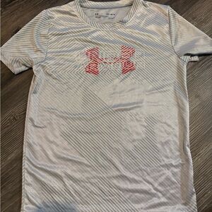 Under Armour Boys YM Light Gray and Red Short Sleeve Tee
